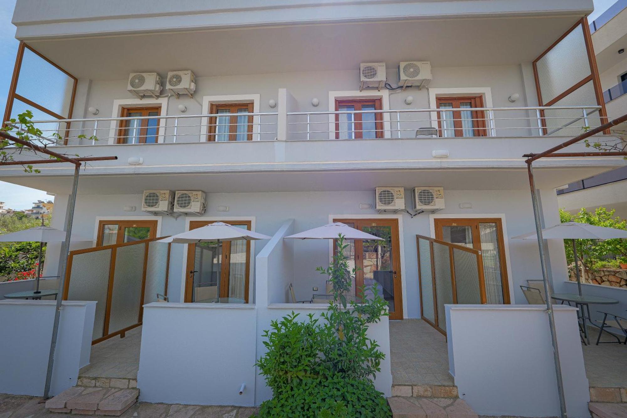 Guesthouse Moonlight Downtown Ksamil Exterior photo