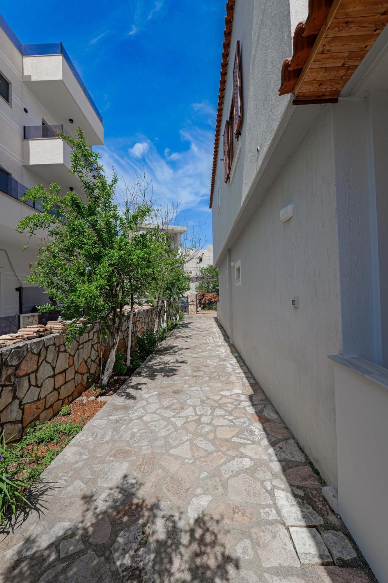 Guesthouse Moonlight Downtown Ksamil Exterior photo